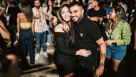 אייל גולן & נסרין קדרי] את כמו השמש לב של זהב את כל התפילות שכיוונתי עכשיו האור שחסר לי כל השנים אתן לך את כל החיים אתן את הכל ואפילו יותר אתן את עצמי וזה לא יגמר מתי, מתי תביני שאת כל חיי. המנהלת של נסרין קדרי חוגגת עם אייל גולן ובני פרץ