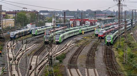 Streik bei der Deutschen Bahn: EVG erklärt Warnstreik für beendet - DER