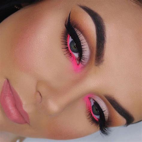 Pin By 🦋 𝒥𝑒𝓈𝓈𝒾𝒸𝒶 🦋 On мαкє υρ Colorful Eye Makeup Pink Eye Makeup