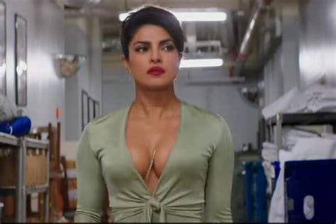 Priyanka Chopra Stuns In Baywatch Trailer But It Is A Blink And Miss