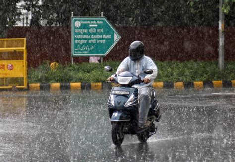Delhi Ncr Receive Moderate Rain Showers Likely To Continue Today