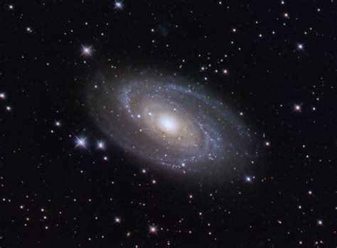 M81 Bodes Galaxy Lrgb Image Details Lum 28x300s Red 7x300 Flickr