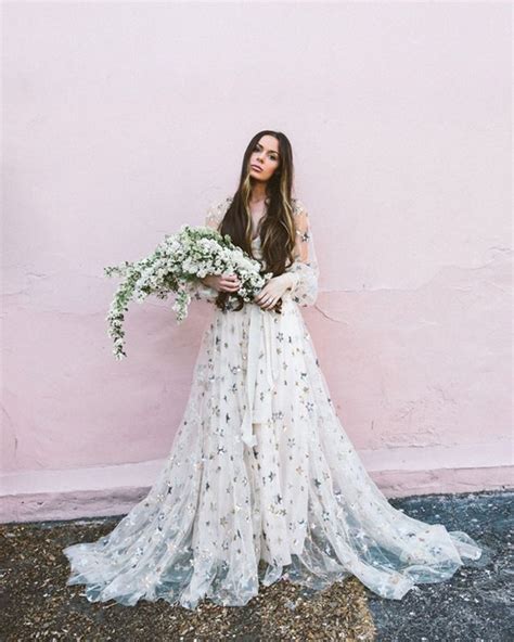 Elegant dresses for a summer wedding demand appropriate fabrics and styles suitable for summer heat. 7 Non-Traditional Wedding Gown Trends | HOORAY! Mag ...