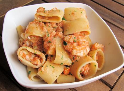 Eliminare le interiora e mettere da parte le alette e i ciuffetti. La Cucina di Pucci: Calamarata al sugo di pesce