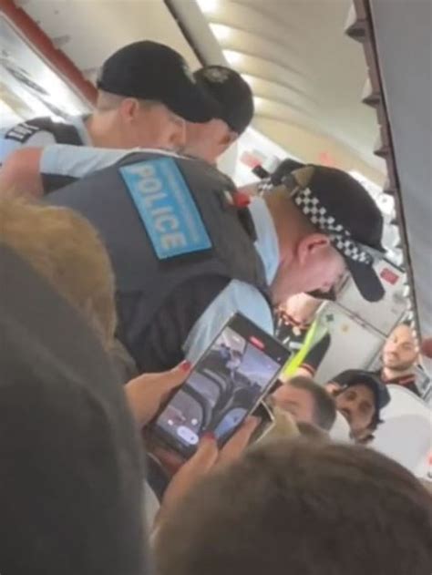 Woman Cheered Off Jetstar Flight At Gold Coast Airport Daily Telegraph