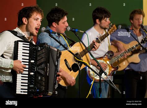 English Indie Rock Group Hi Res Stock Photography And Images Alamy