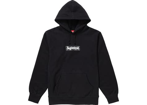 Supreme is the definition of streetwear and in many ways is the force that continues to bless the streetwear world and carry it into the next generation. Supreme Bandana Box Logo Hoodie "Black" - Streetwear Evolution