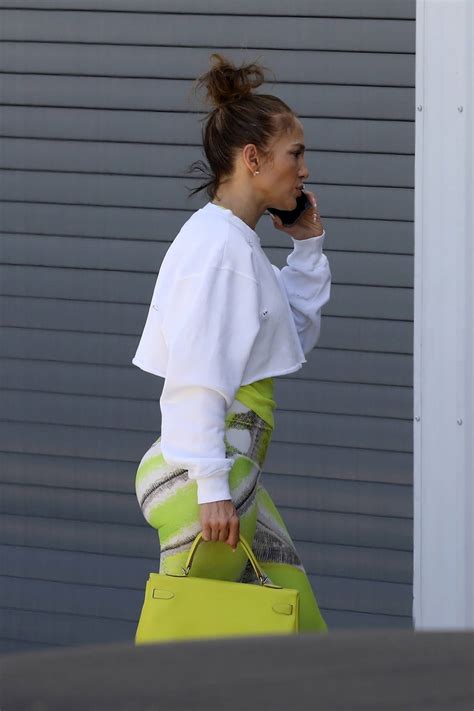 Jennifer Lopez Flaunts Her Curvy Figure In Lime Green Leggings As She