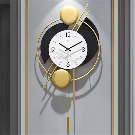Nordic Style Golden Pendulum Distinctive Light Luxury Metal Wall Clock