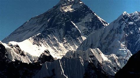 Mount Everest Visible From Over 120 Miles Due To Pandemics Stay At