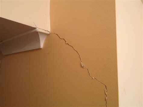 How To Repair Plaster Cracks Fix Cracks In Walls And Ceilings Tmz