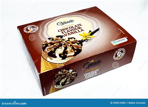 Helado Gelatelli Con Sabor A Chocolate Vendida Por Lidl Supermarket Chain Imagen Editorial