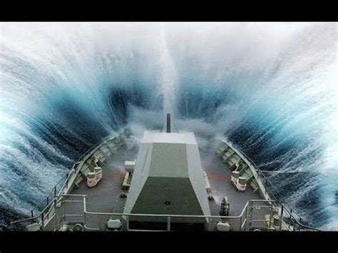 ©MASSIVE Waves Hitting Ships-Collisions Accidents and Crashes© - YouTube