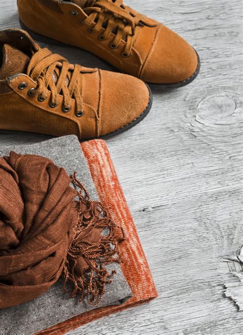 Apply rubbing alcohol to a soft cloth and then dab at the stain on the leather and then feather out the rubbing alcohol in order to create a clean area that is of no particular shape so as to make it as inconspicuous as possible. How To Remove Oil Stains From Leather Shoes - Top Tips!