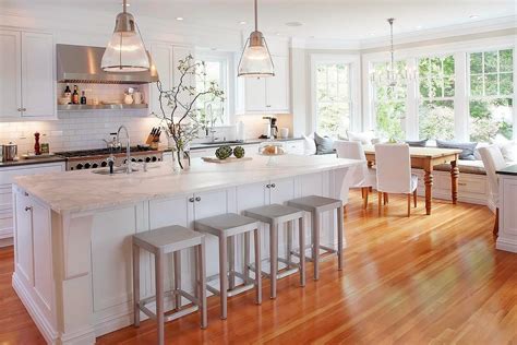 Las mejores cocinas a su medida. Stunning White Kitchen With A Corner Sofa And Smart ...