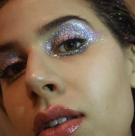 Pinterest Deborahpraha ♥️ Silver Glitter Eye Makeup Look Inspiration