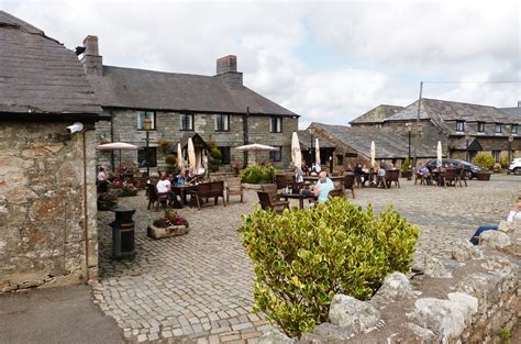 270 year old coaching inn, made famous by daphne du maurier in her. Jamaica Inn, Bolventor, Cornwall | Built around 1847 as a ...