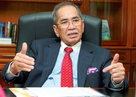 Membantu usahawan mendapatkan pinjaman utk mengembangkan perniagaan. Wan Junaidi: Pelbagai Bantuan, Latihan Yang Diberikan ...