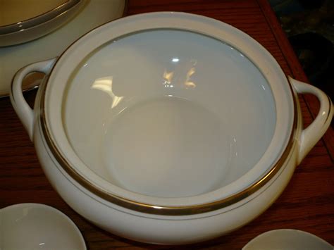 Royalton China Co Translucent Porcelain Singapore 91 Piece Set White W