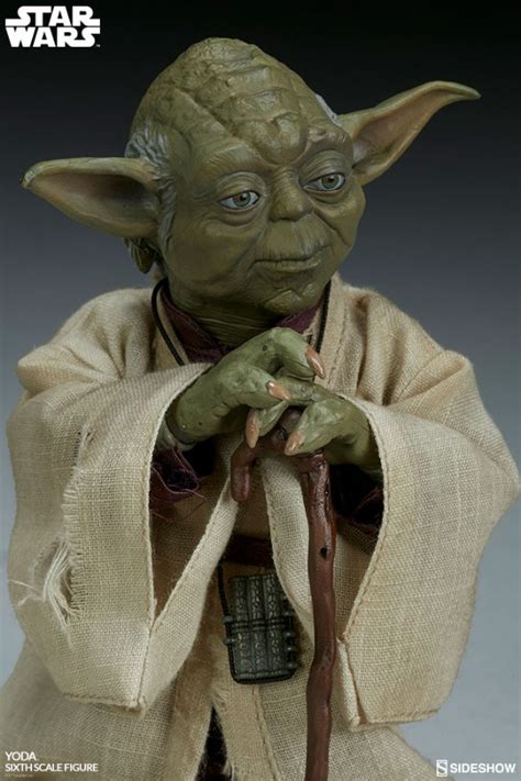 The first such release was snake plissken, and they are following it up with beetlejuice (reviewed tonight) and ash from evil. Sideshow Collectibles Yoda Sixth Scale Figure