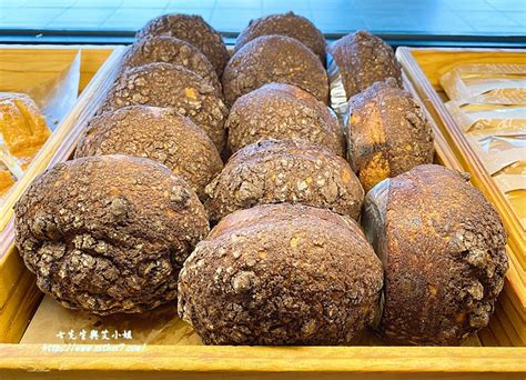 Cake (western sweet food made from flour, eggs, etc.) (classifier: 丹麥之屋 ∥ 日銷 1,500個的招牌丹麥菠蘿可頌出爐秒殺是常態，想吃手腳要夠快! - 七先生與艾小姐