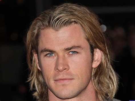 Today we're taking a look at the signature hairstyles and haircuts of chris hemsworth. Chris Hemsworth's Long Hairstyle - New Hair Now