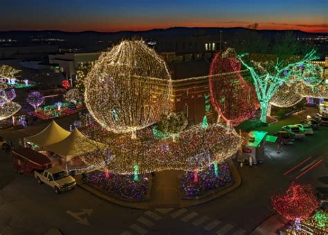 Enjoy The Amazing Winter Wonderland Of Lights On The Downtown