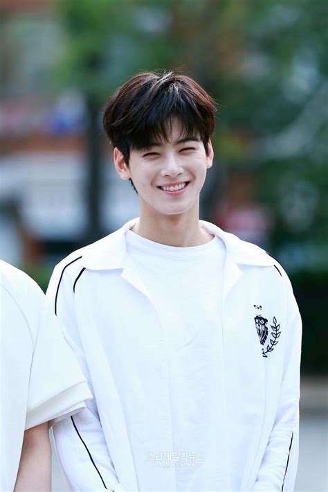 Over the course of time, astro has released a number of eps, albums, and singles such as all light, spring up, summer. "Mỹ nam truyện tranh" Cha Eun Woo từng bị tê cứng mặt vì ...