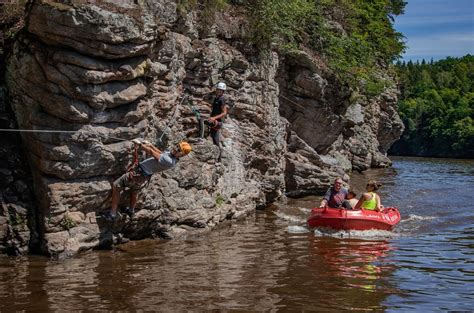 Zprovozněna byla v dubnu roku 2014. Kudy z nudy - Via Ferrata Hluboká