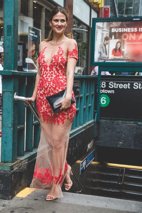 Irl 1 Woman Wore The Naked Dress Irl And This Is What She Learned