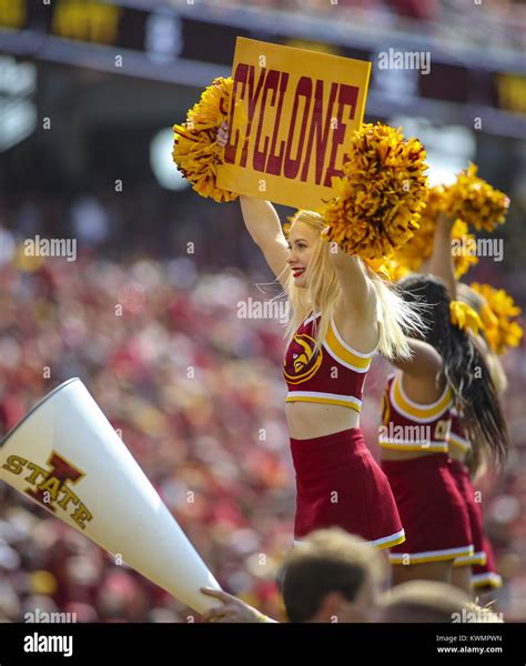 Ames Iowa Usa 9th Sep 2017 Iowa State Cyclones Cheerleaders Cheer For Their Team During The