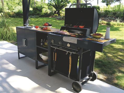 Avec ses lignes épurées et son revêtement en inox, il est aussi design que pratique. Cuisine d'extérieur inox, mobile, design, barbecue, plancha... | Cuisine extérieure, Cuisine ...