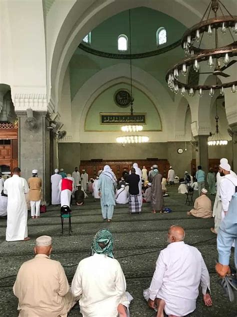 Jemaah Umrah MKM menziarah Masjid Quba - MKM Ticketing Travel & Tours