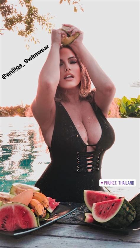 Kelly Brook Made A Splash In Boob Baring Swimsuit 2 Pics Thefappening