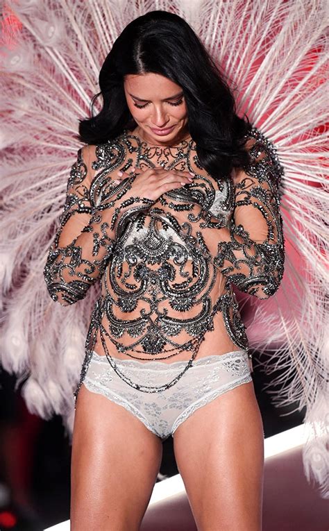 Adriana Lima Bids Tear Filled Farewell To Victorias Secret Show E
