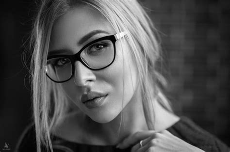 Фото Очаровательные девушки блондинки в очках