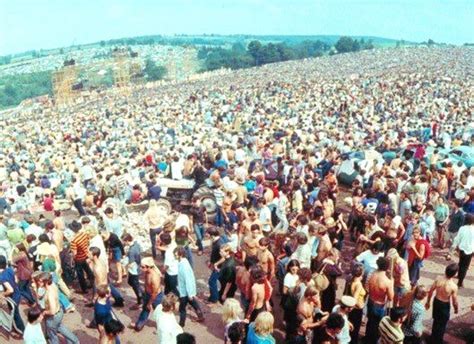 The Crowd At Woodstock 1969 Woodstock Concert Woodstock Hippies