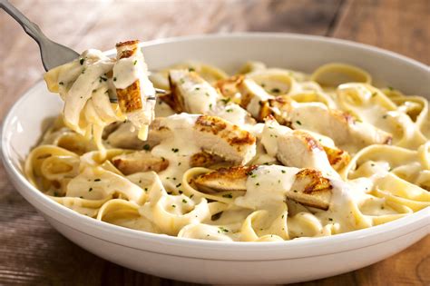 Chicken alfredo with alfredo sauce recipes 775 recipes. Olive Garden's Chicken Fettuccine Alfredo Recipe | PEOPLE.com