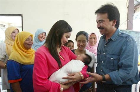 Siti however is rushing to be with her husband as she is now in jakarta in preparation for her konsert ekspresi karya. KTNSITI | SINGER DATUK SITI NURHALIZA TARUDDIN AND HUSBAND ...