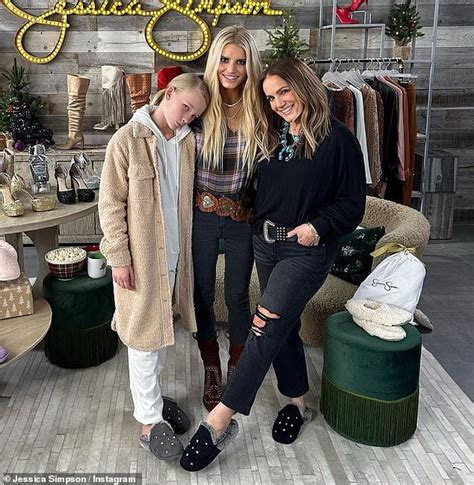 jessica simpson 42 poses with daughter maxwell 10 and mom tina 62 sound health and