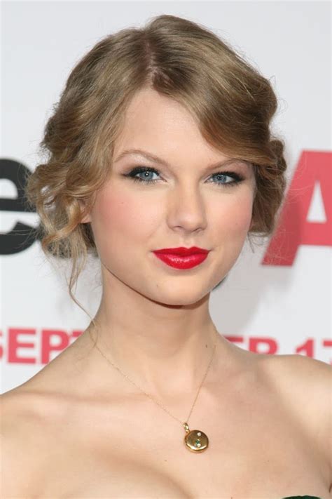 Hot Celebrity And Model Taylor Swift Beautiful American Singer And Actress