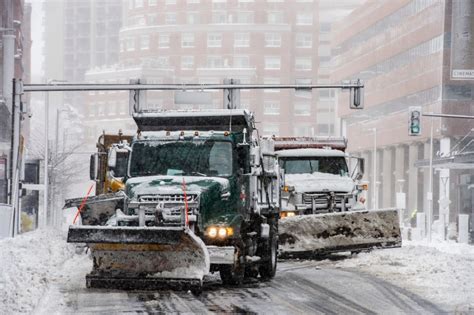 In Pictures Powerful Snowstorm Sweeps Across Us Cities Weather News