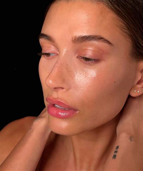 Tudo O Que Sabemos Sobre A Rhode A Marca De Skincare Da Hailey Bieber Laptrinhx News