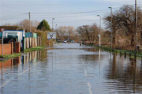 In Pictures River Thames Flooding Surrey Live