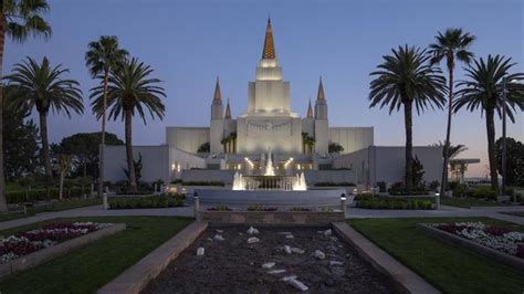 Jewish Reporter Describes Exciting Experience In The Oakland Temple