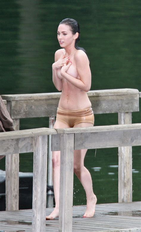 Megan Fox Nua Em Beach Babes