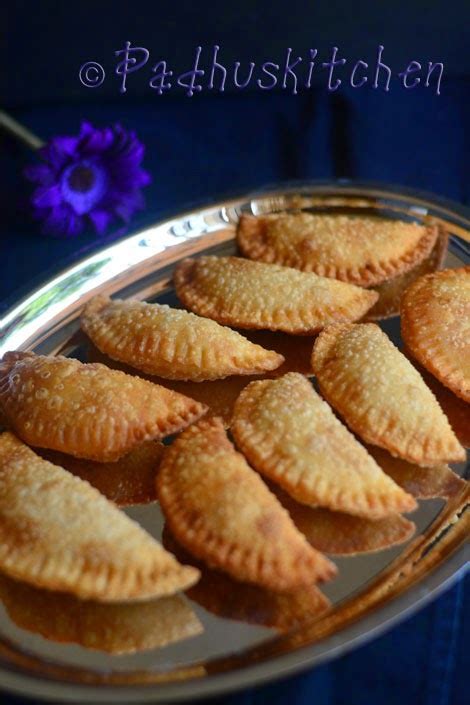 It symbolises the sweet beginning of the occasion celebrated. Sweet Somas Recipe-Karchikai-Karanji-Diwali Sweets Recipes ...