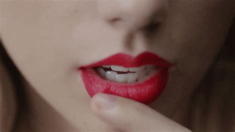 Red Lips And Rosy Cheeks Gifs Get The Best Gif On Giphy
