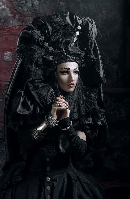 Masqurade Headware For This Goth Victorian Like Outfit Gothic Chic