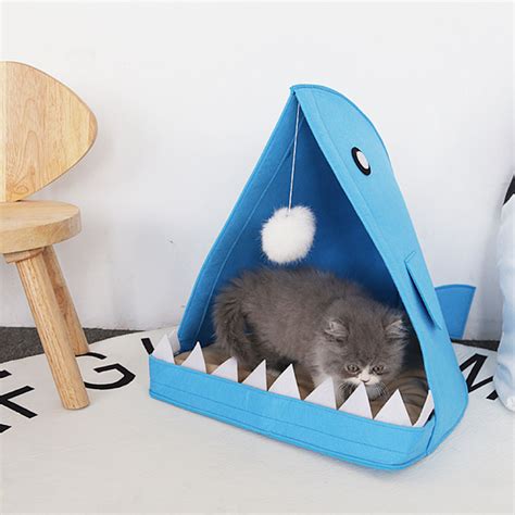 Wholesale Cute Shark Shape House Removable Washable Dog Bed Comfortable